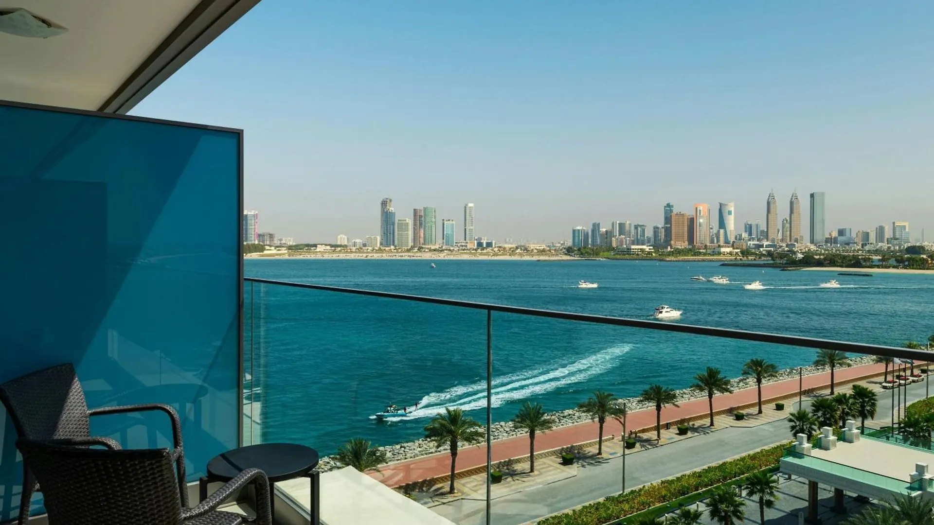 Aloft Palm Jumeirah Dubai 4*,
