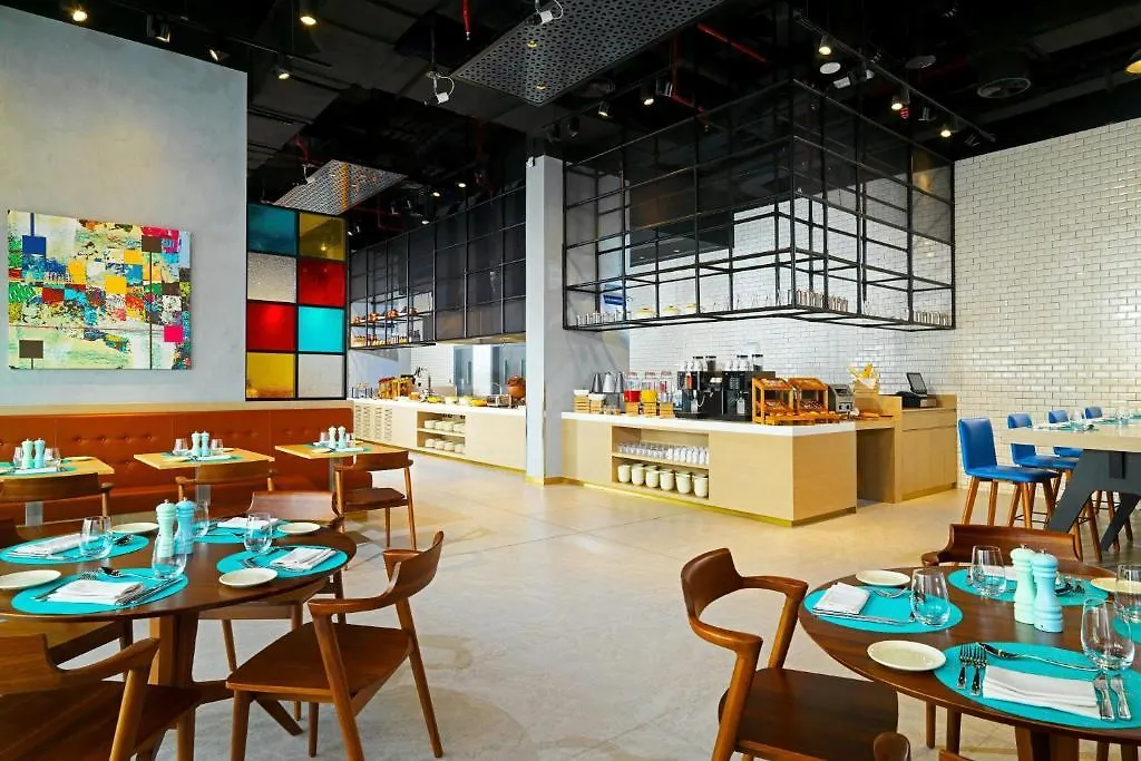 Aloft Palm Jumeirah Dubaj 4*,